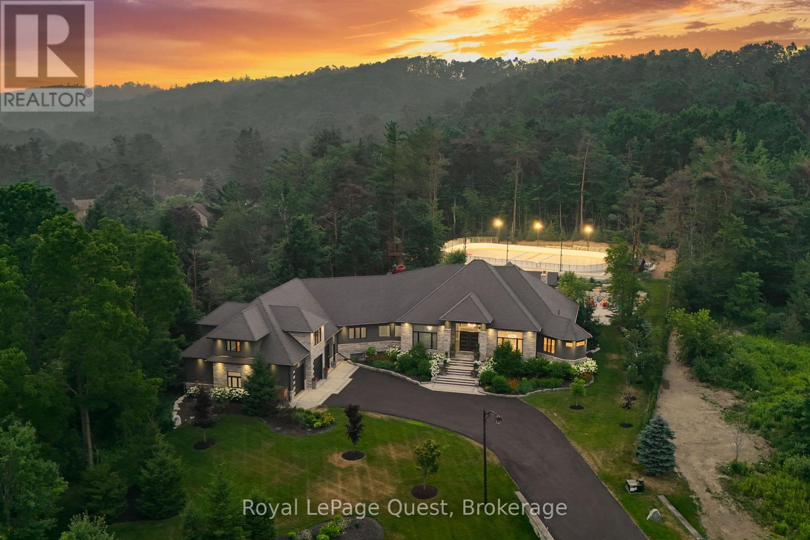 8 Midves Ct, Springwater, ON L9X 0P3