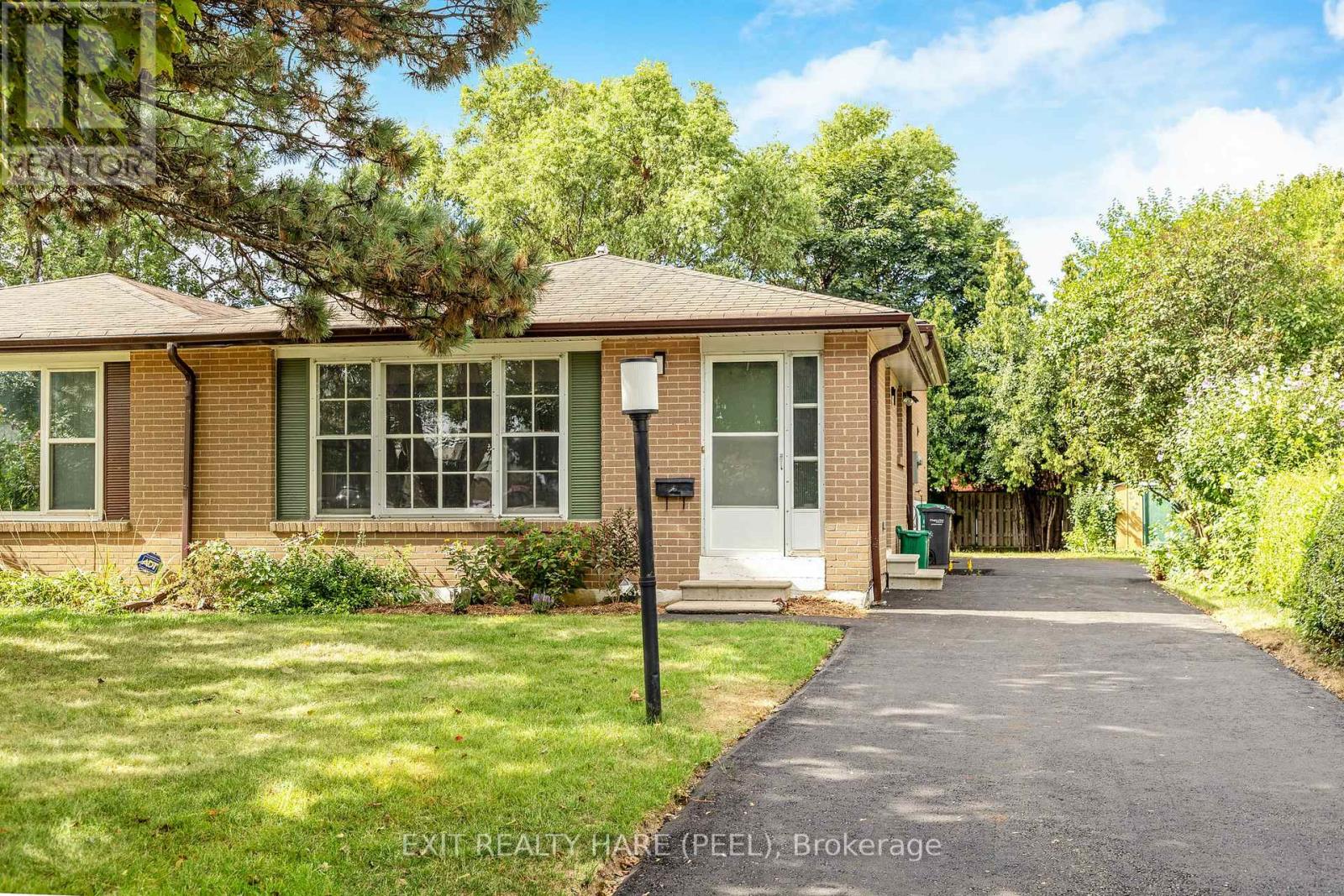 5 Garside Cres, Brampton, ON L6S 1H5