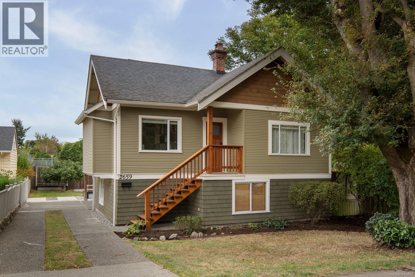 2659 Victor St, Victoria, BC V8R 4E3