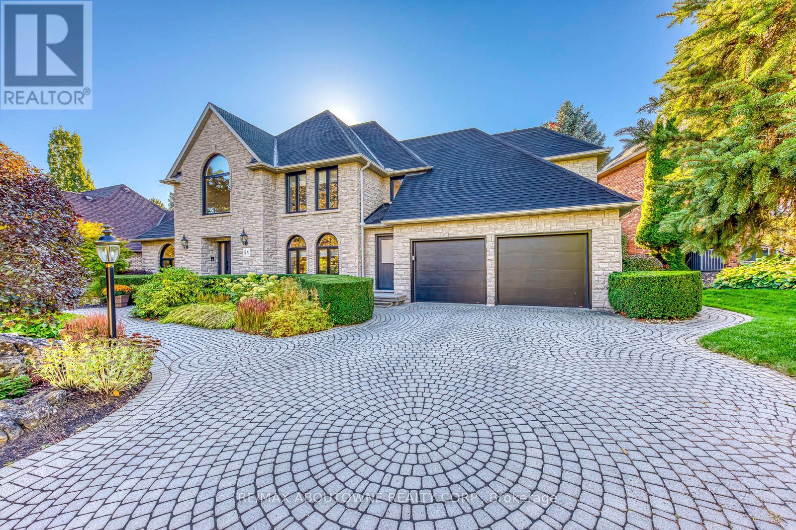 54 Deerview Ave, Hamilton Ancaster, ON L9G 4R8