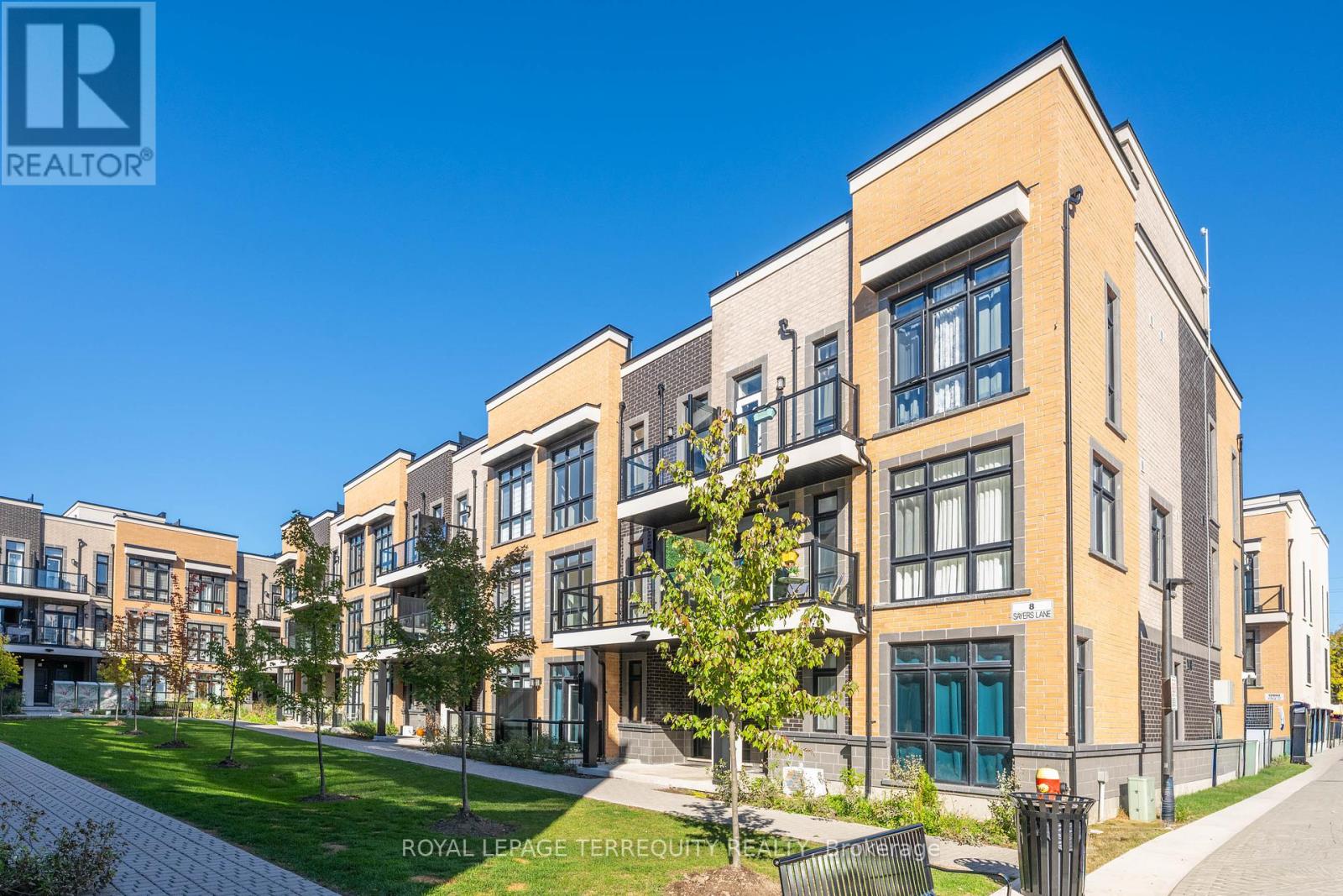 17 8 Sayers Ln, Richmond Hill Oak Ridges, ON L4E 1J4