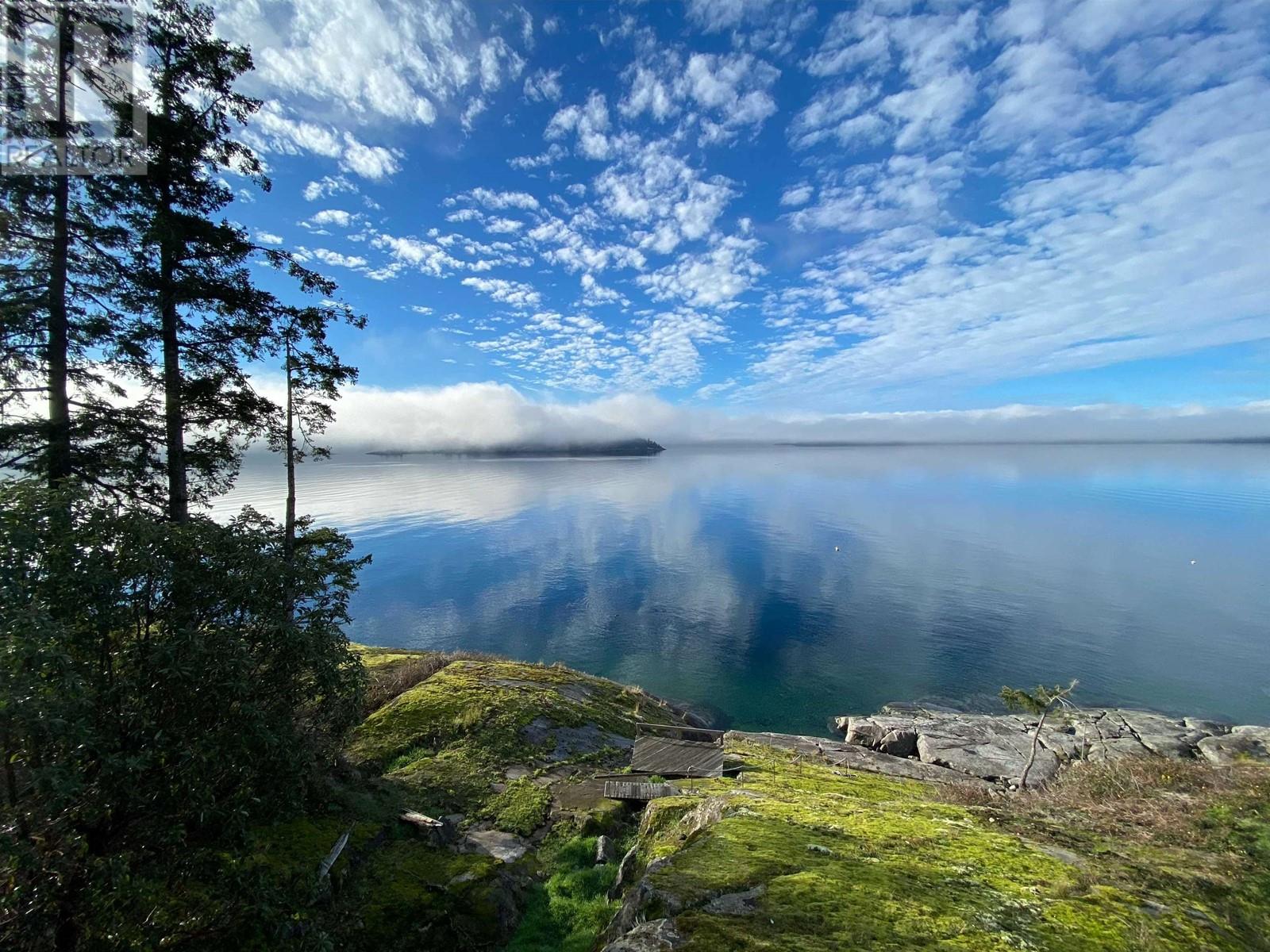 8323 Redrooffs Rd, Halfmoon Bay, BC V7Z 1E4