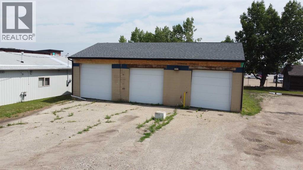 5120 49 Avenue, Innisfail, AB T4G 1R1