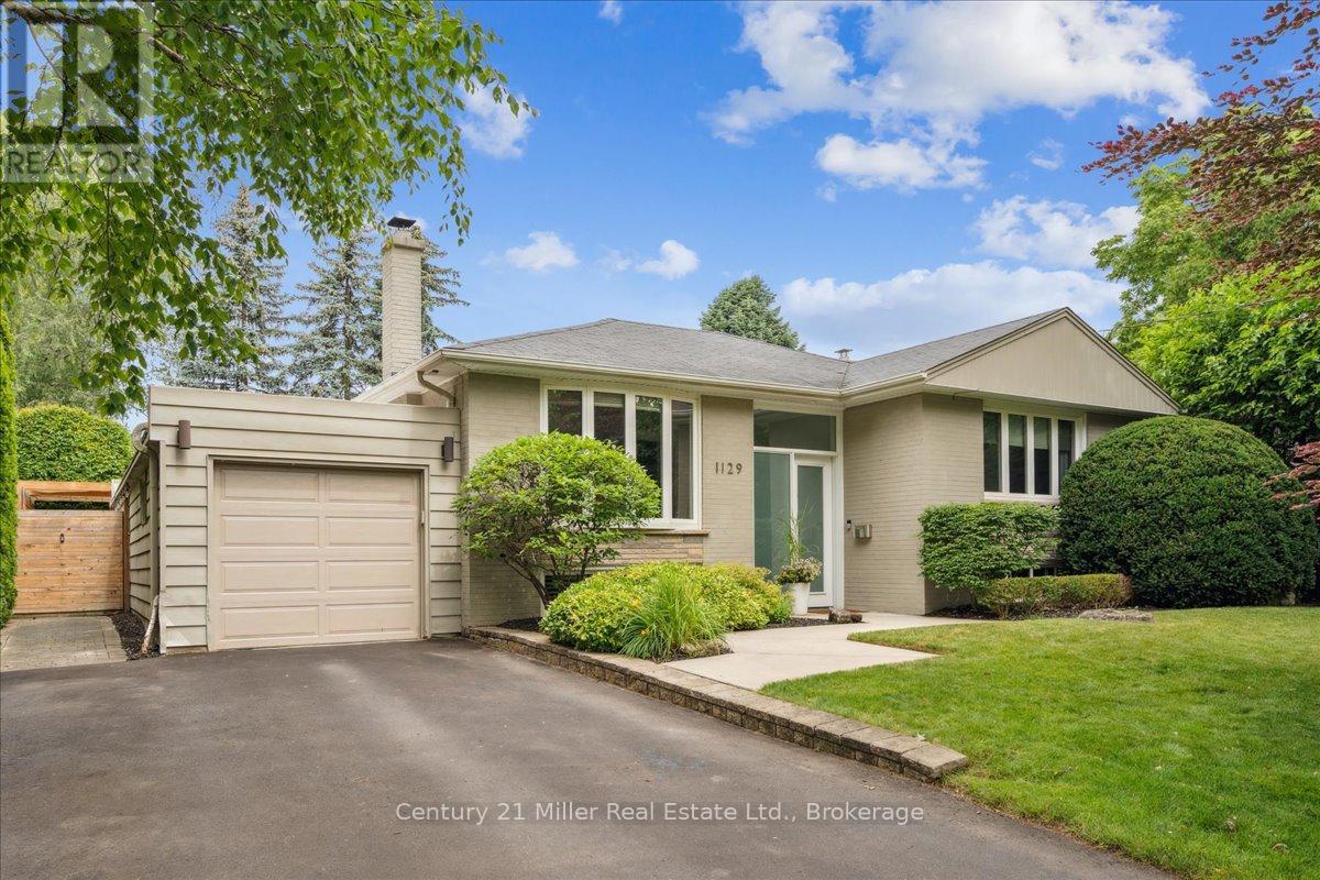 1129 Shaw St, Oakville, ON L6L 2S1