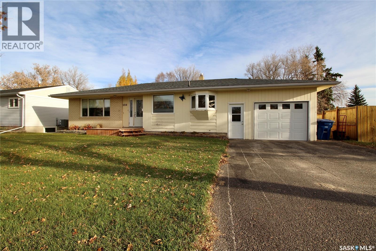 1518 Chestnut Dr, Moosomin, SK S0G 3N0