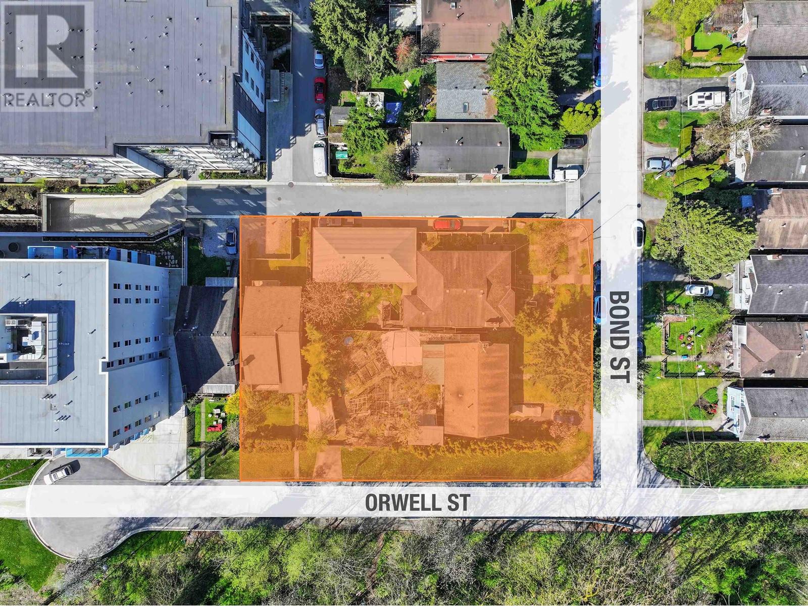 1583 Bond St, North Vancouver, BC V7J 1E8