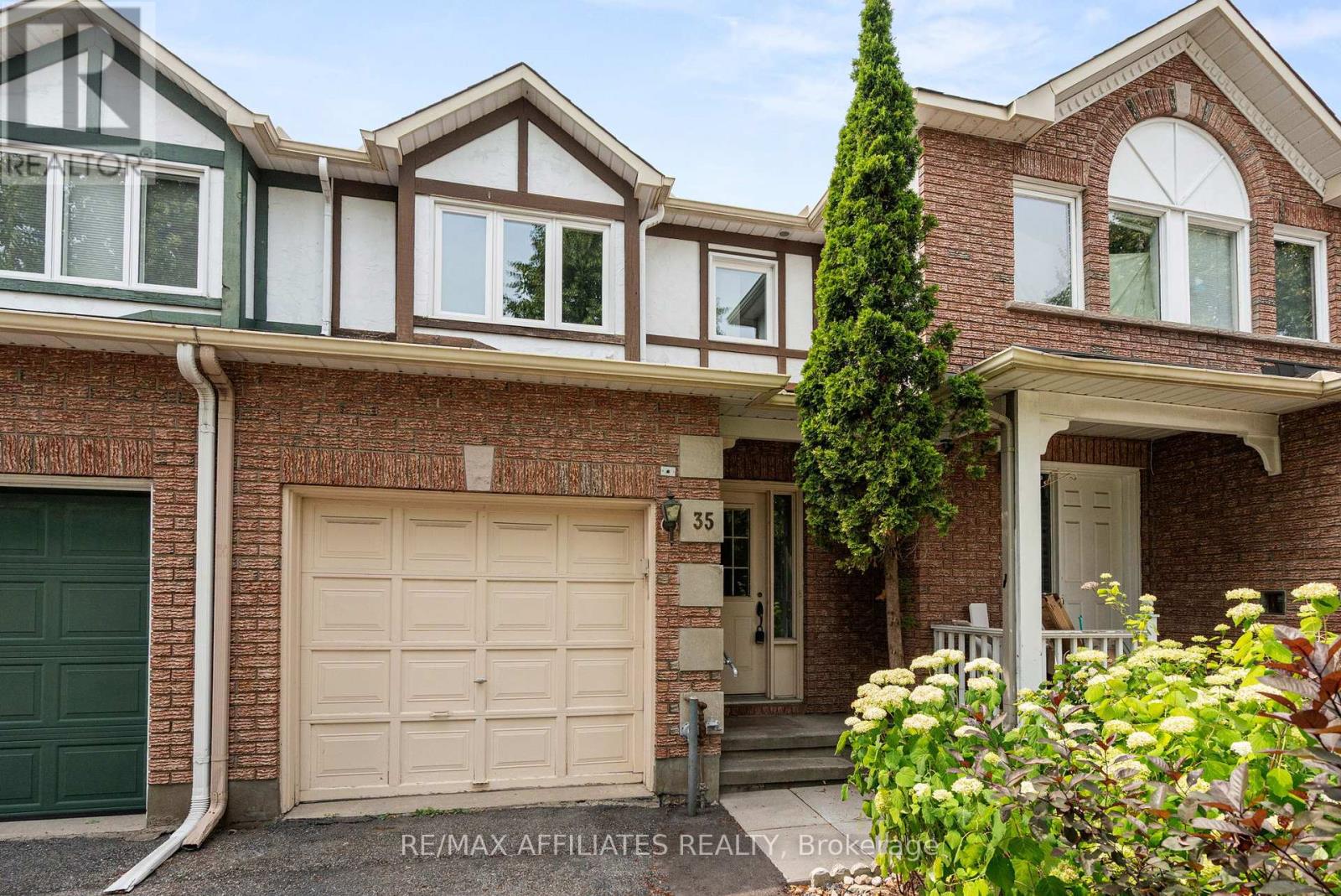 35 Locheland Cres, Ottawa, ON K2G 6H2