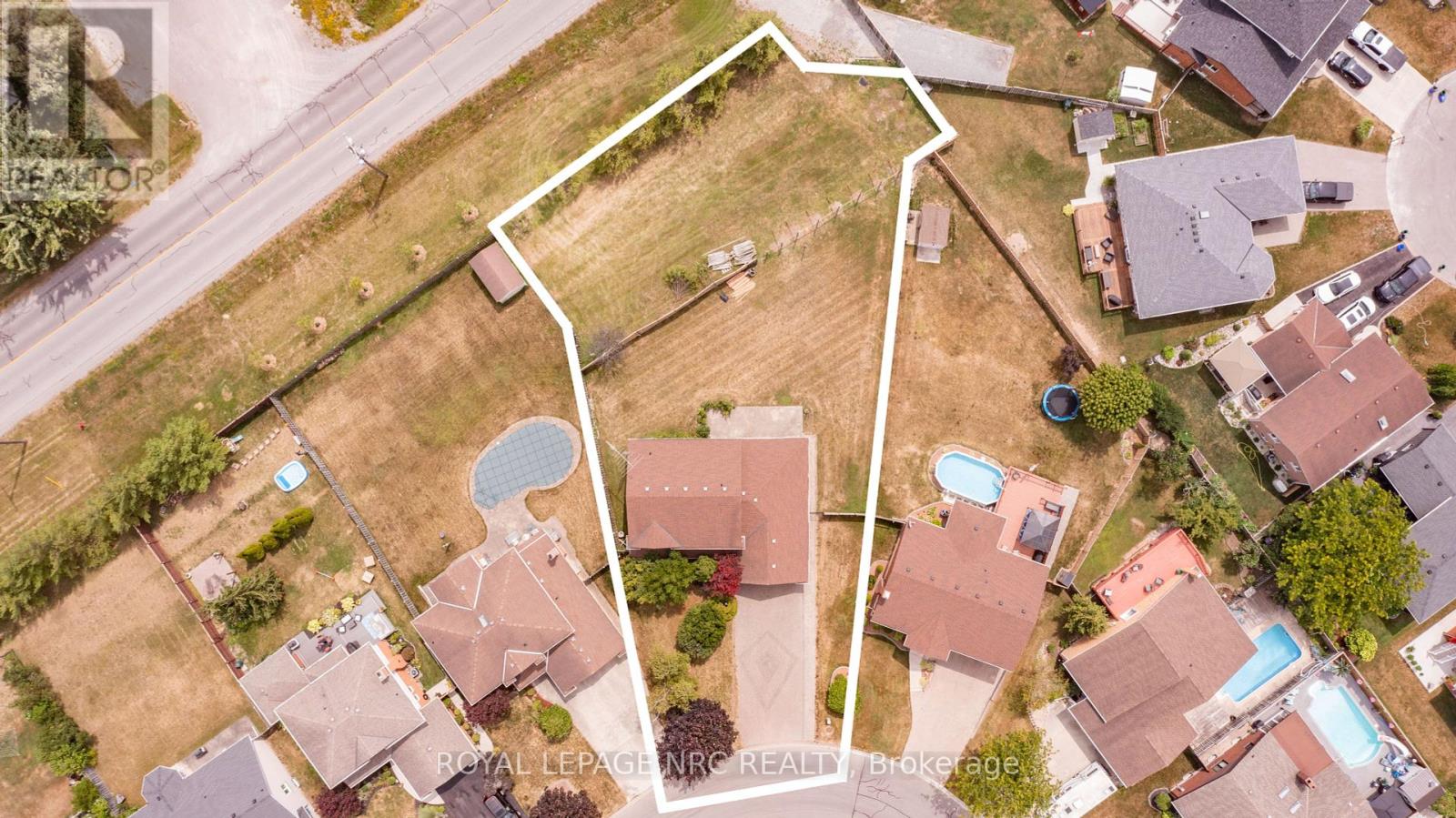3 Elmvale Cres, Port Colborne, ON L3K 5Z9