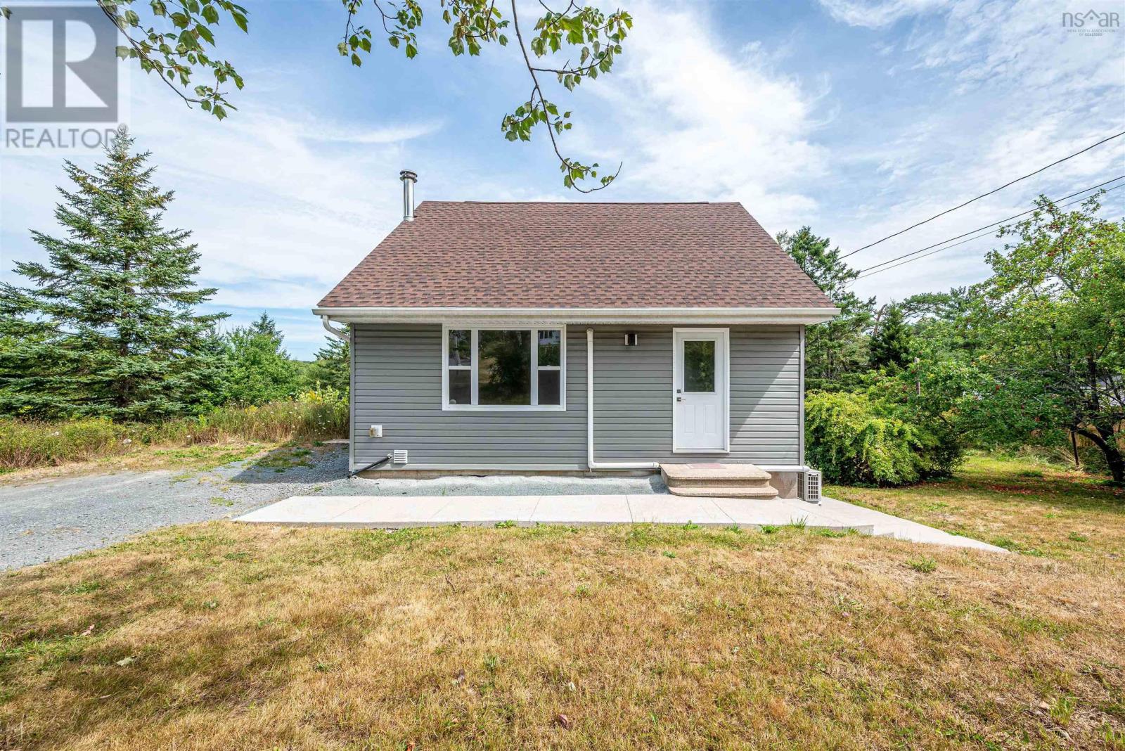 1029 Sackville Dr, Halifax, NS B4E 1S5