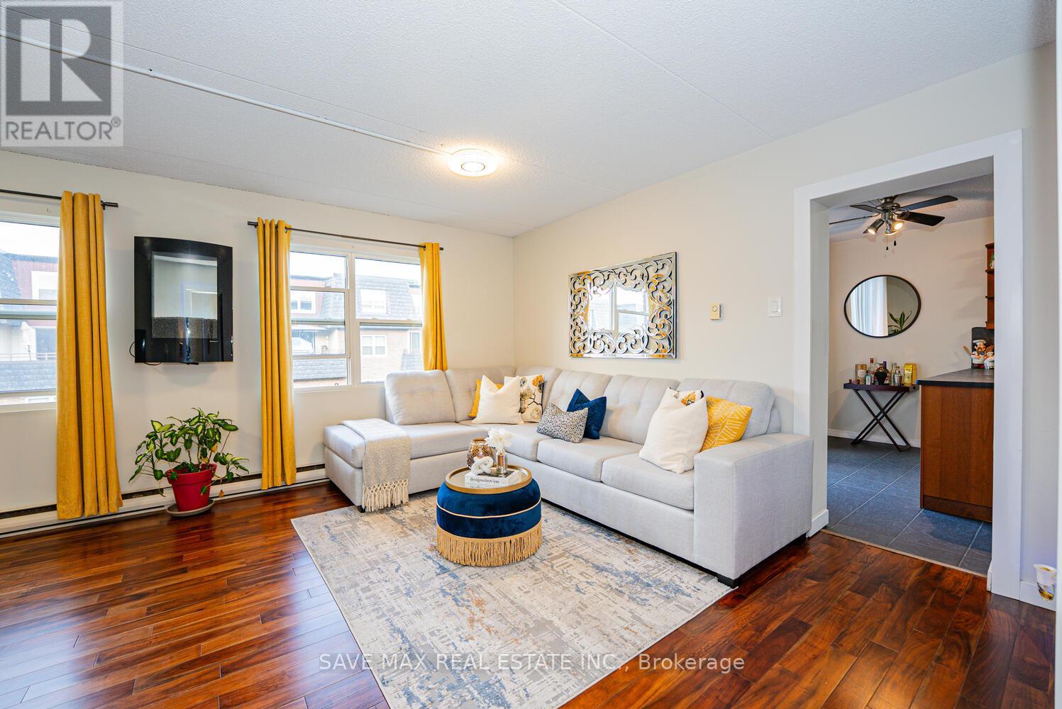 214 580 Mary St E, Whitby, ON L1N 2R3