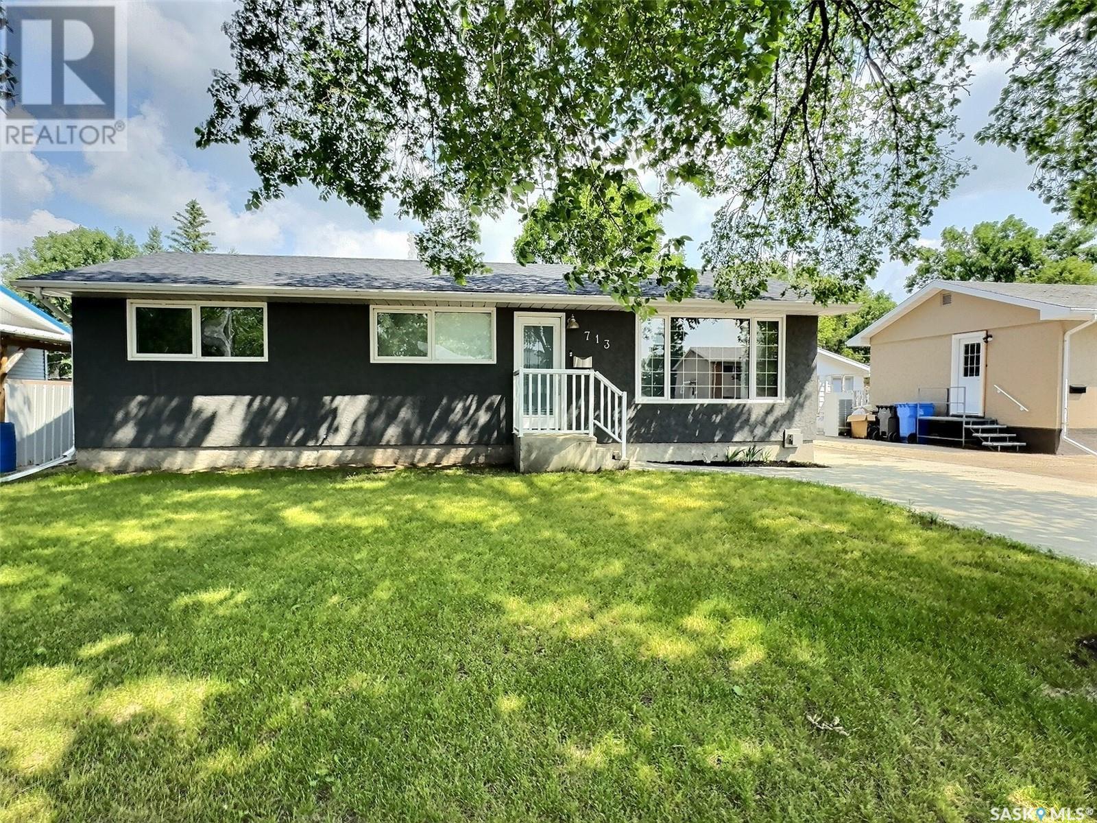 713 Albert St, Estevan, SK S4A 1R7