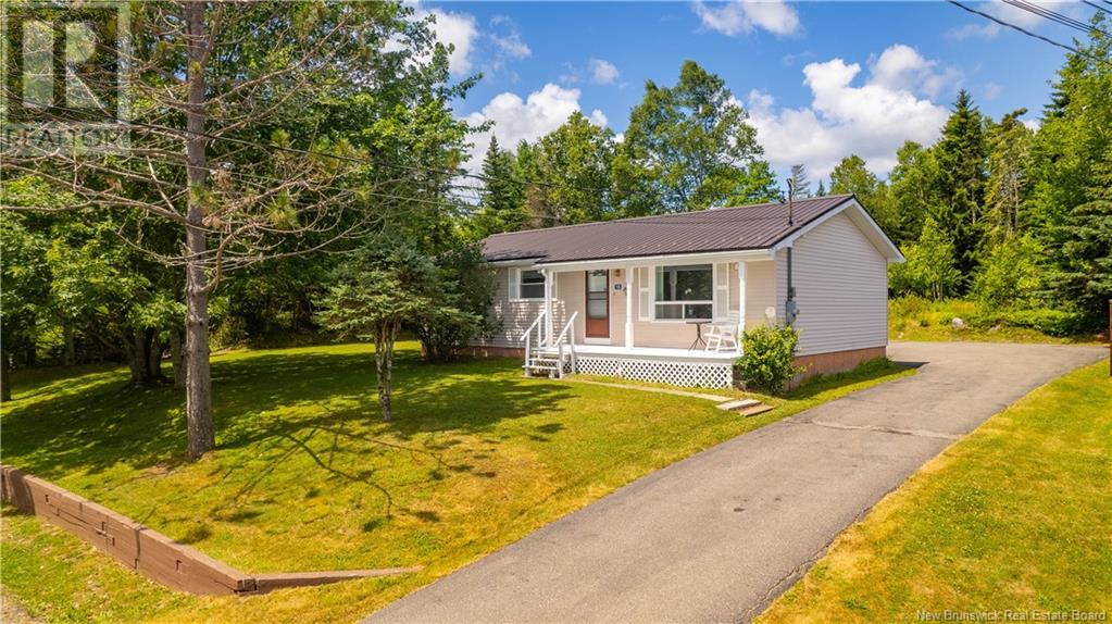 16 Armstrong Cres, St George, NB E5C 1A1