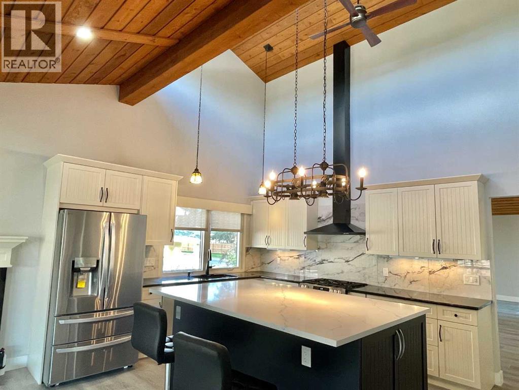 3020 Palliser Dr SW, Calgary, AB T2V 4G2