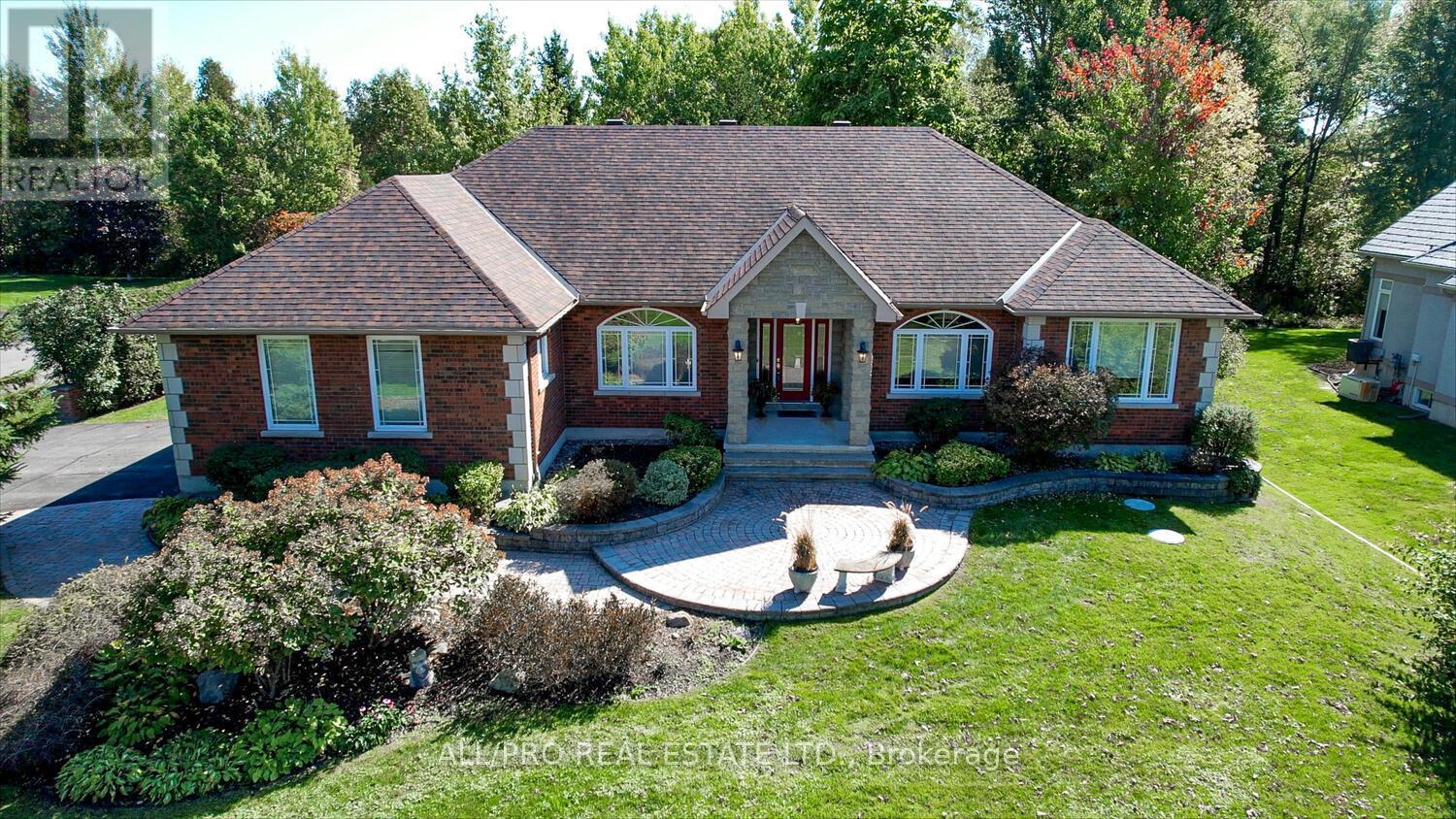 1238 Tintern Dr W, Ottawa, ON K4P 1R4