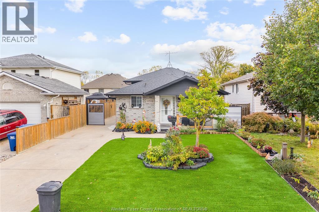 2706 Robert Rd, Windsor, ON N8W 5L9