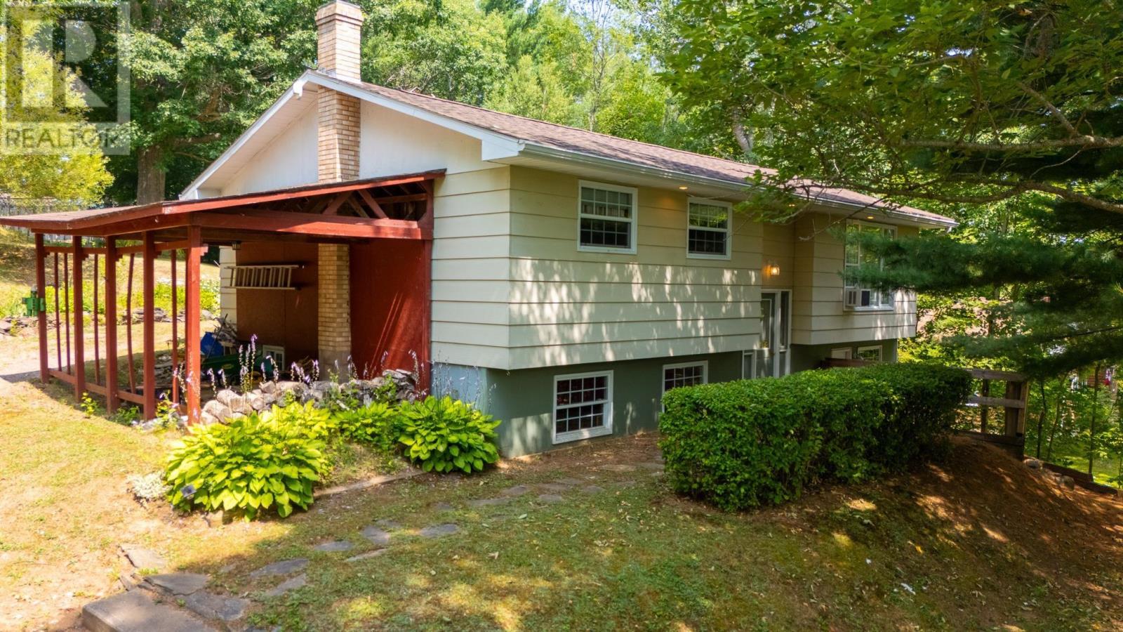 82 Highbury Rd, New Minas, NS B4N 3P7