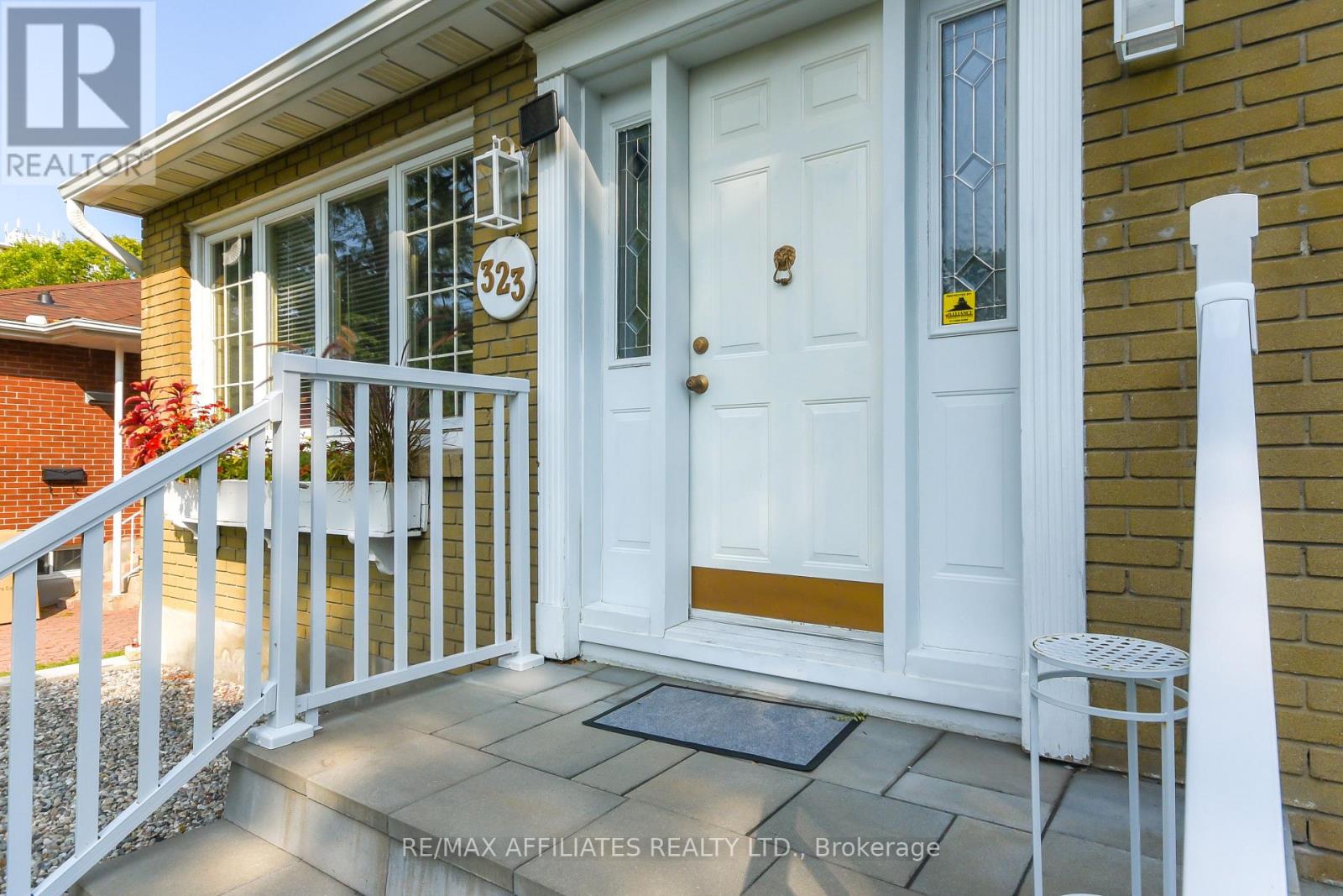323 Fullerton Ave, Ottawa, ON K1K 1K2