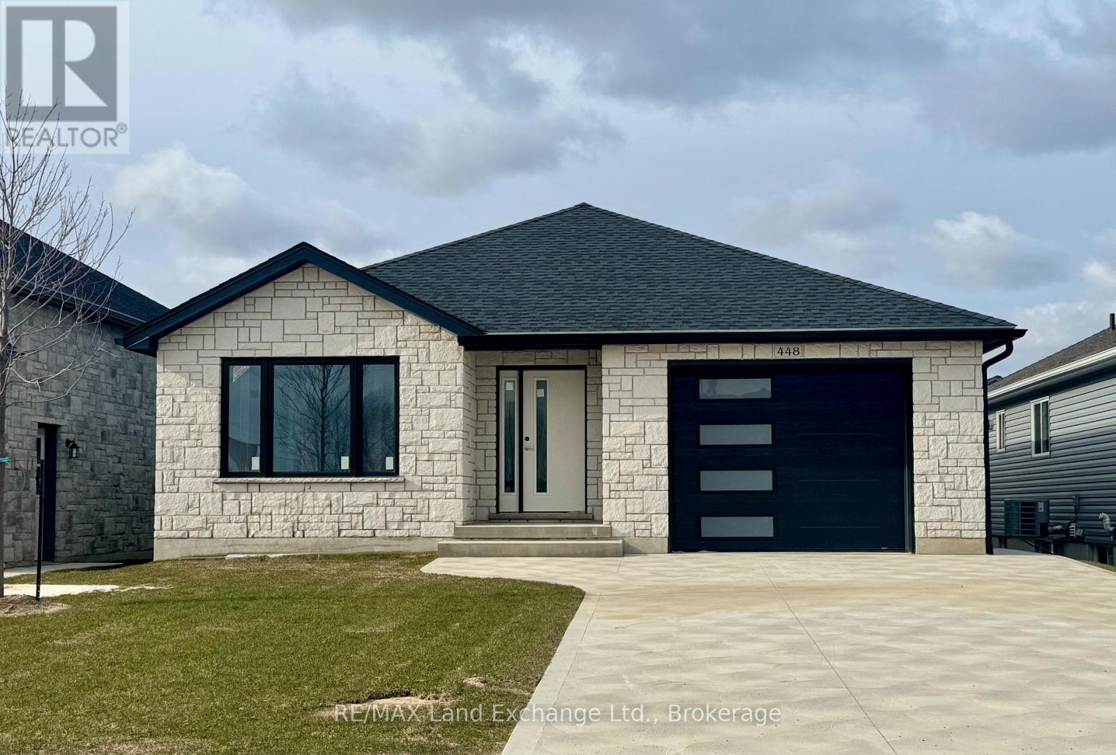 448 Burnside St, Saugeen Shores, ON N0H 2C3
