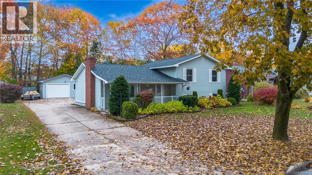 14 Hartt St, Fredericton, NB E3A 4X1