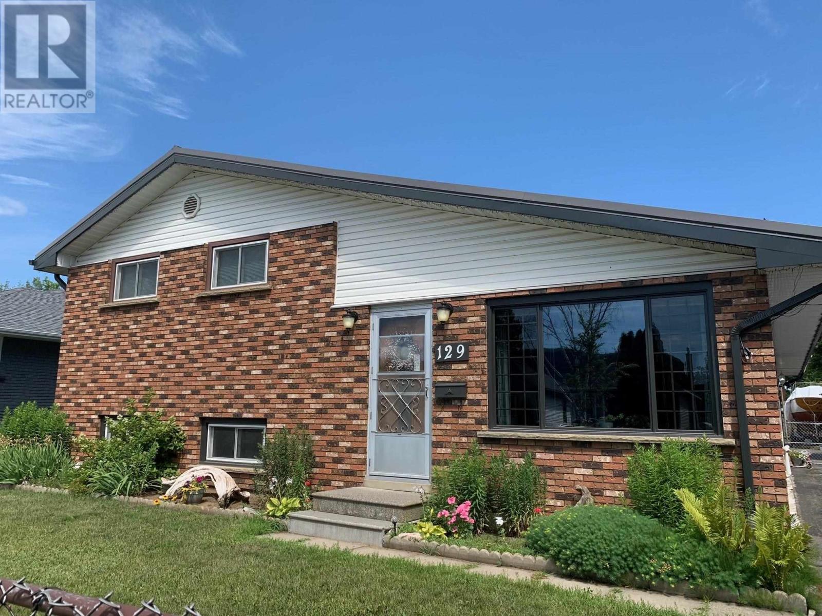 Thunder Bay, ON homes with outdoor living for sale Houseful