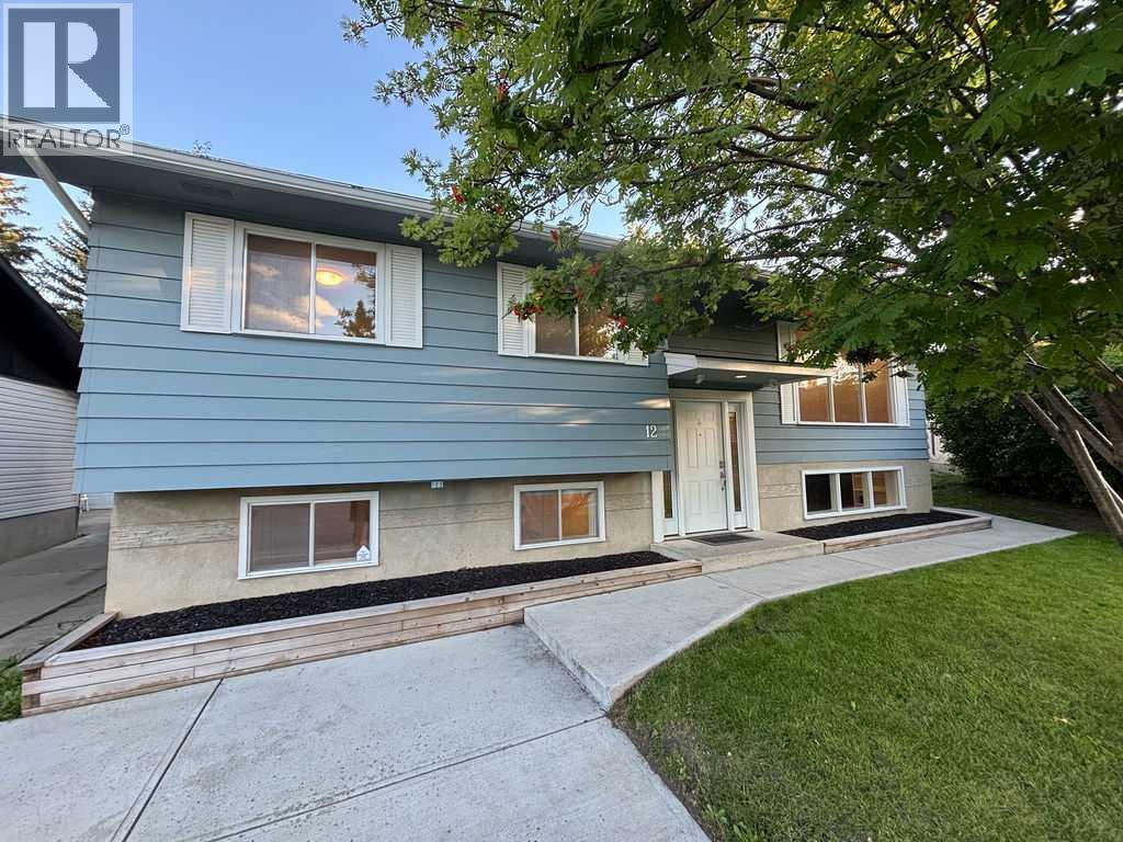 12 Oakbury Pl SW, Calgary, AB T2V 4A2