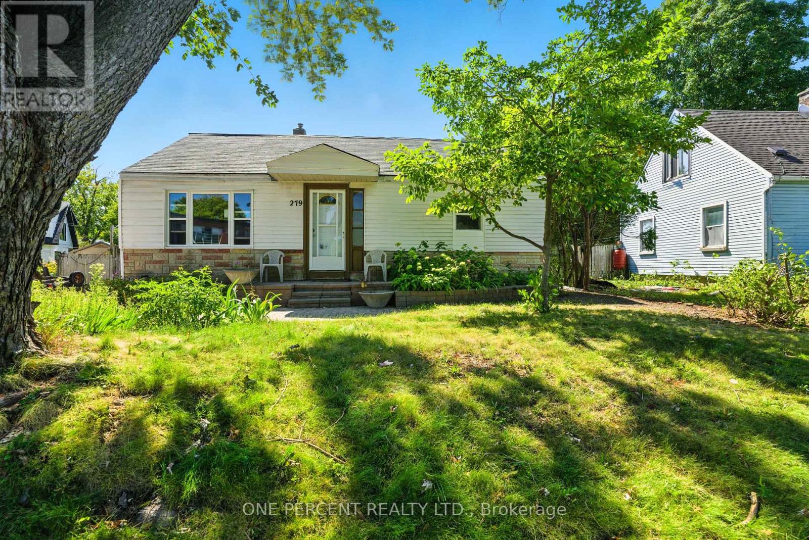 279 Anna Ave W, Ottawa, ON K1Z 7V5