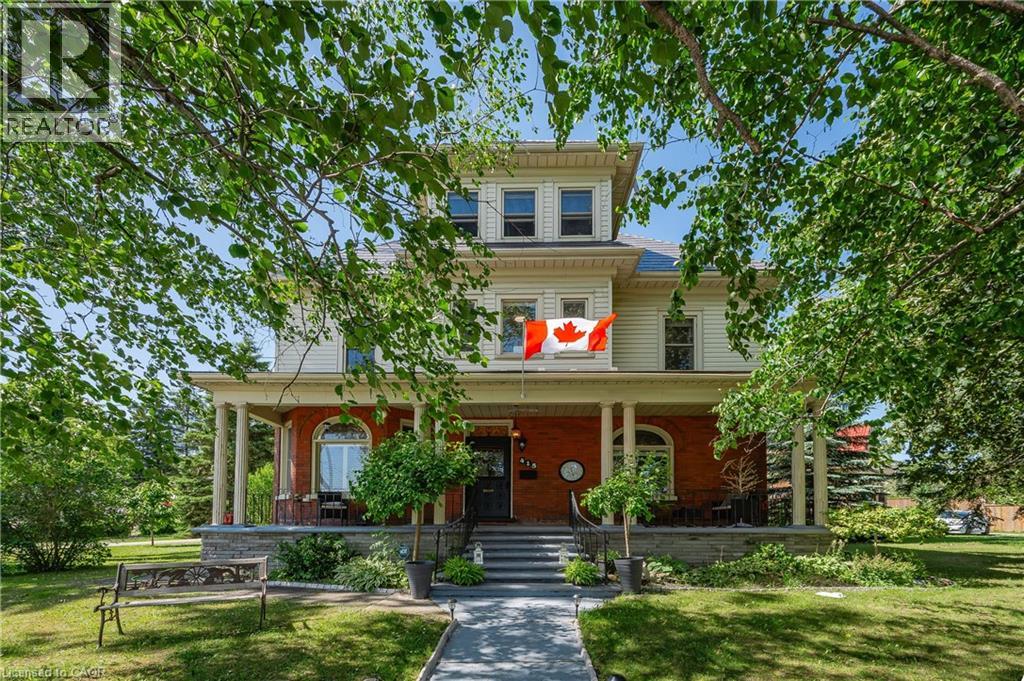 415 Wallace Ave N, North Perth, ON N4W 1L5
