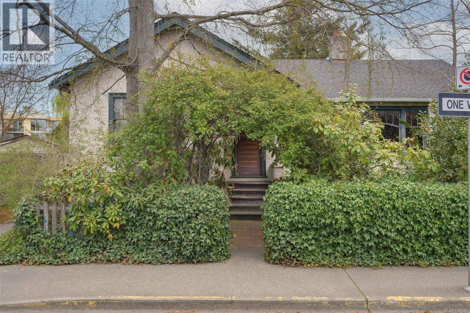 516 Simcoe St, Victoria, BC V8W 1L8