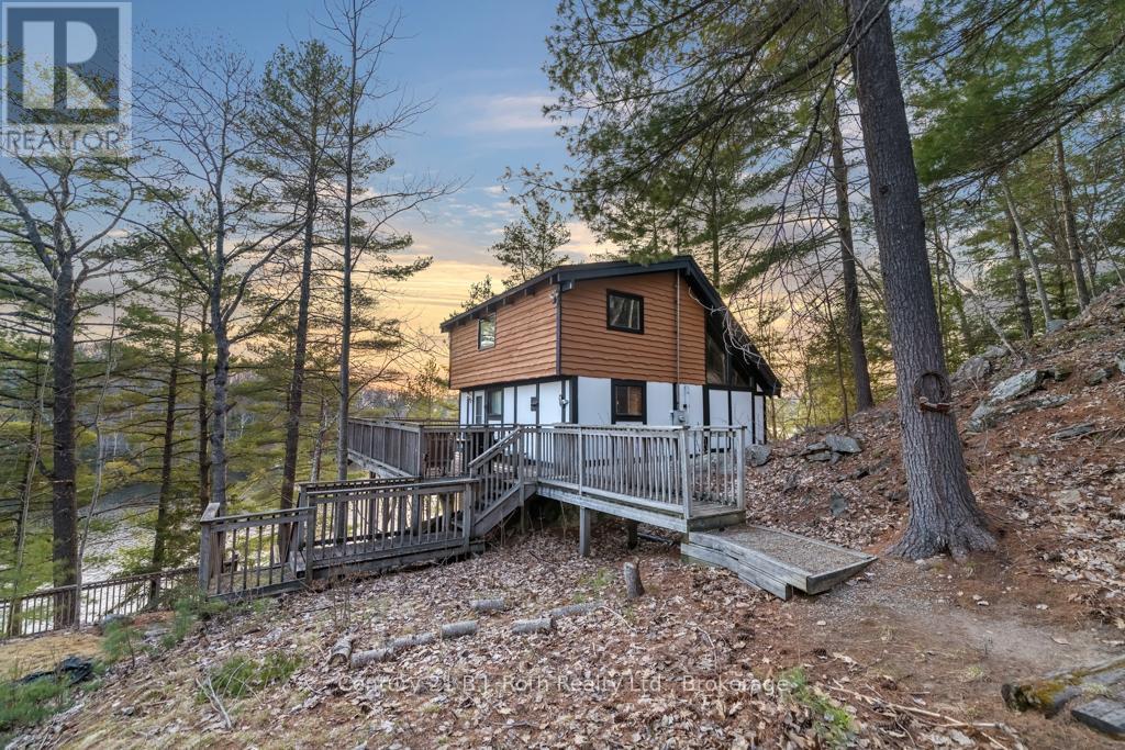 1033 Bayview Point Rd, Lake of Bays, ON P0A 1H0