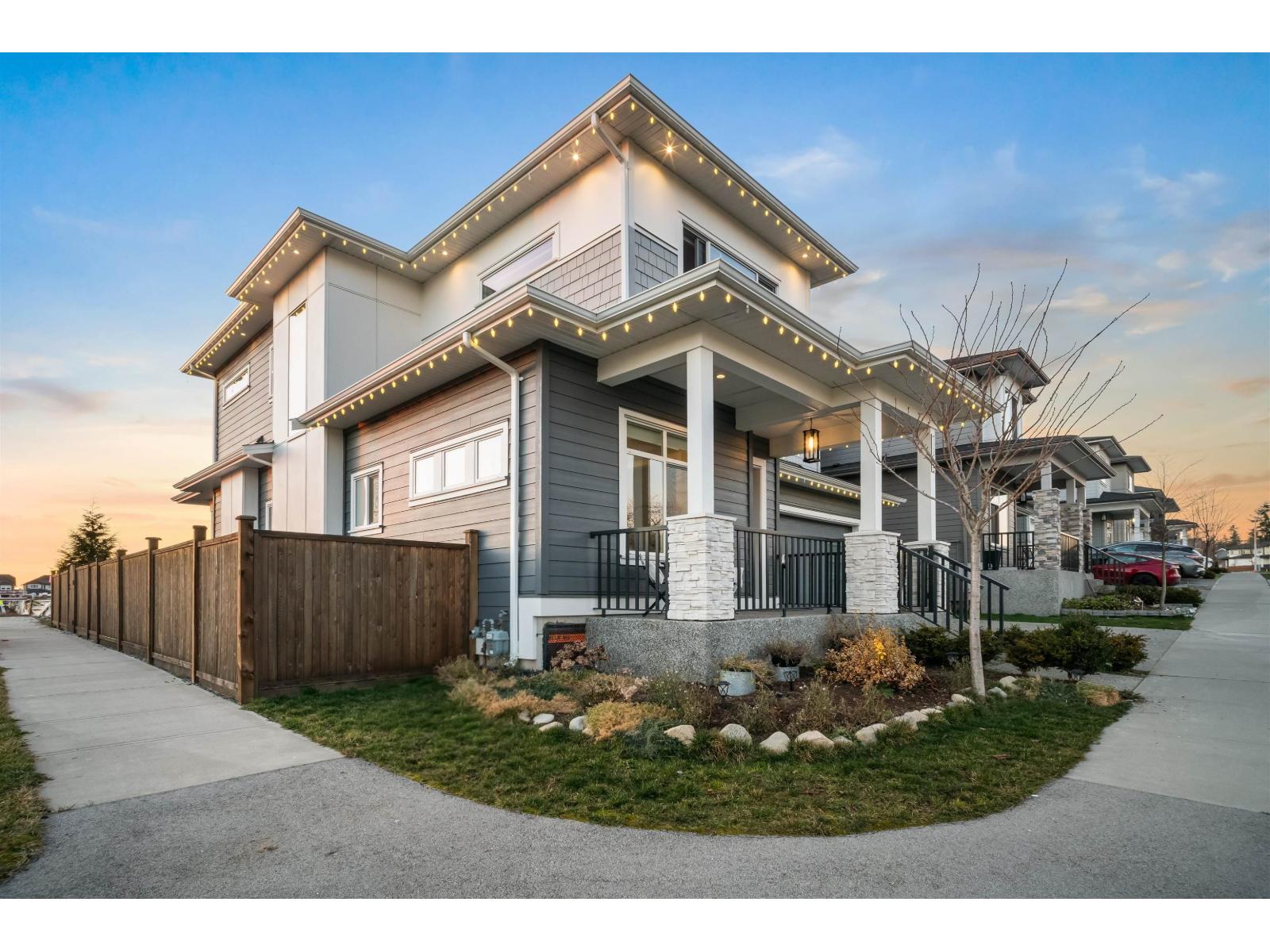 167 Street Unit 2055 #a, Surrey, BC V3Z 1J4