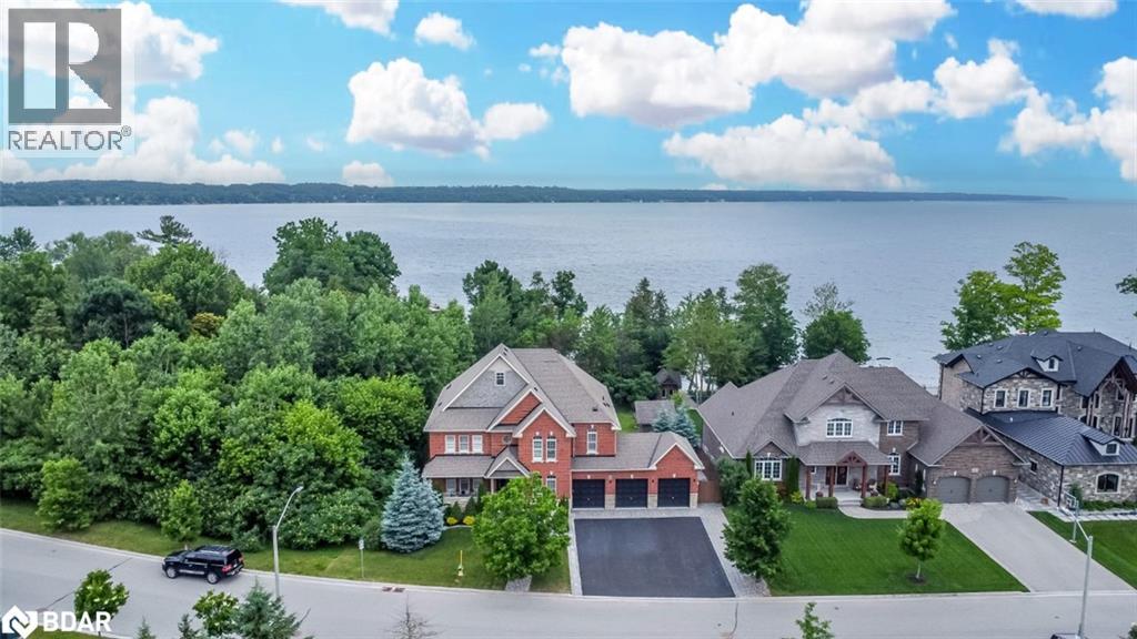 31 Plunkett Ct, Barrie, ON L4N 6M3