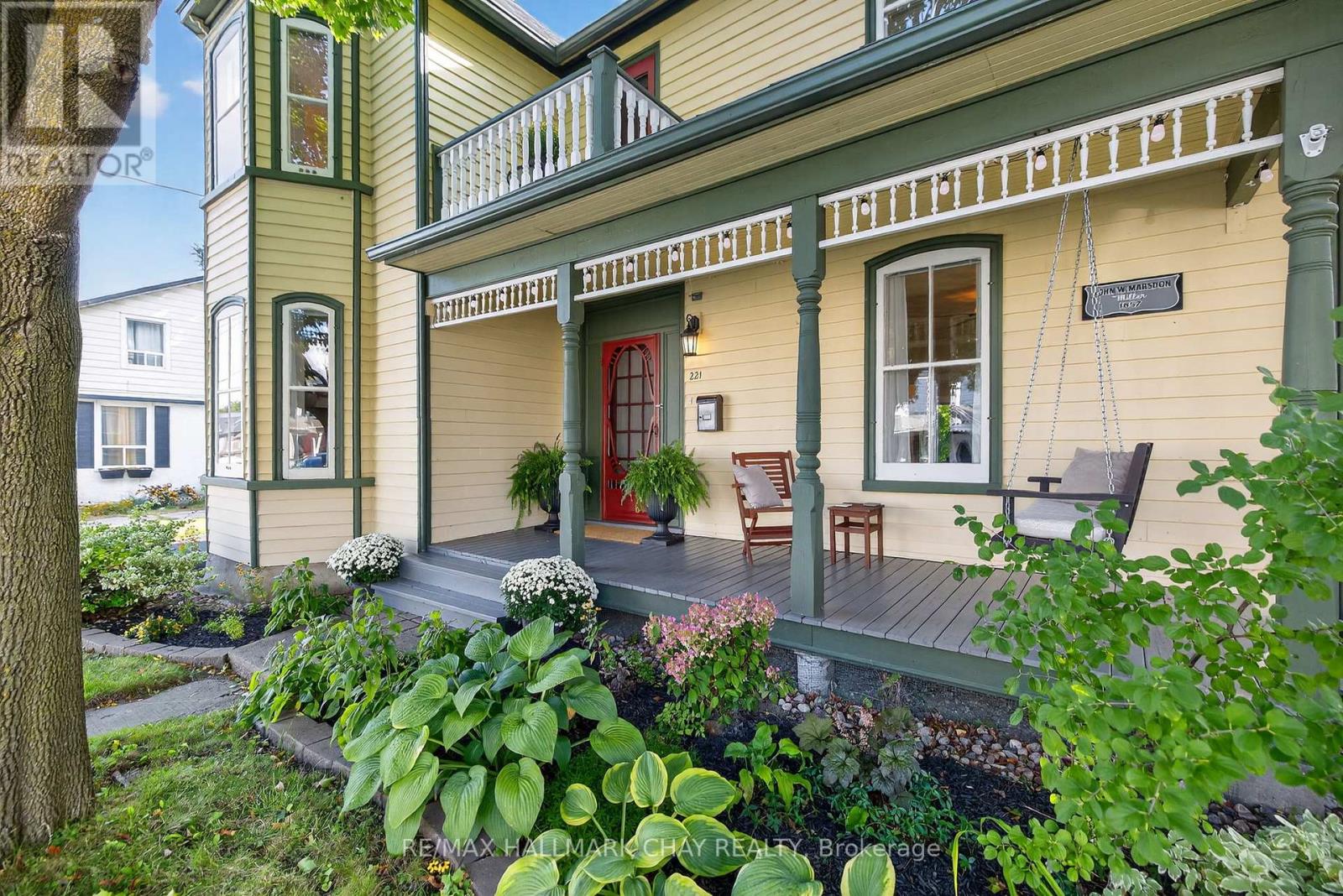 221 Prospect St, Newmarket, ON L3Y 3T8