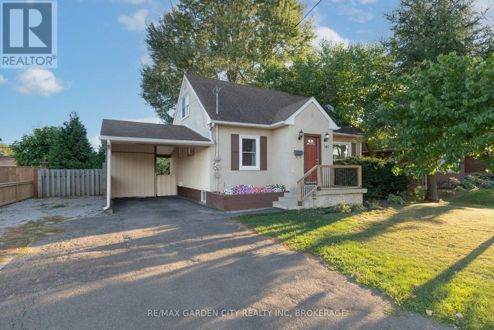 201 Thorold Rd, Welland, ON L3C 3V9
