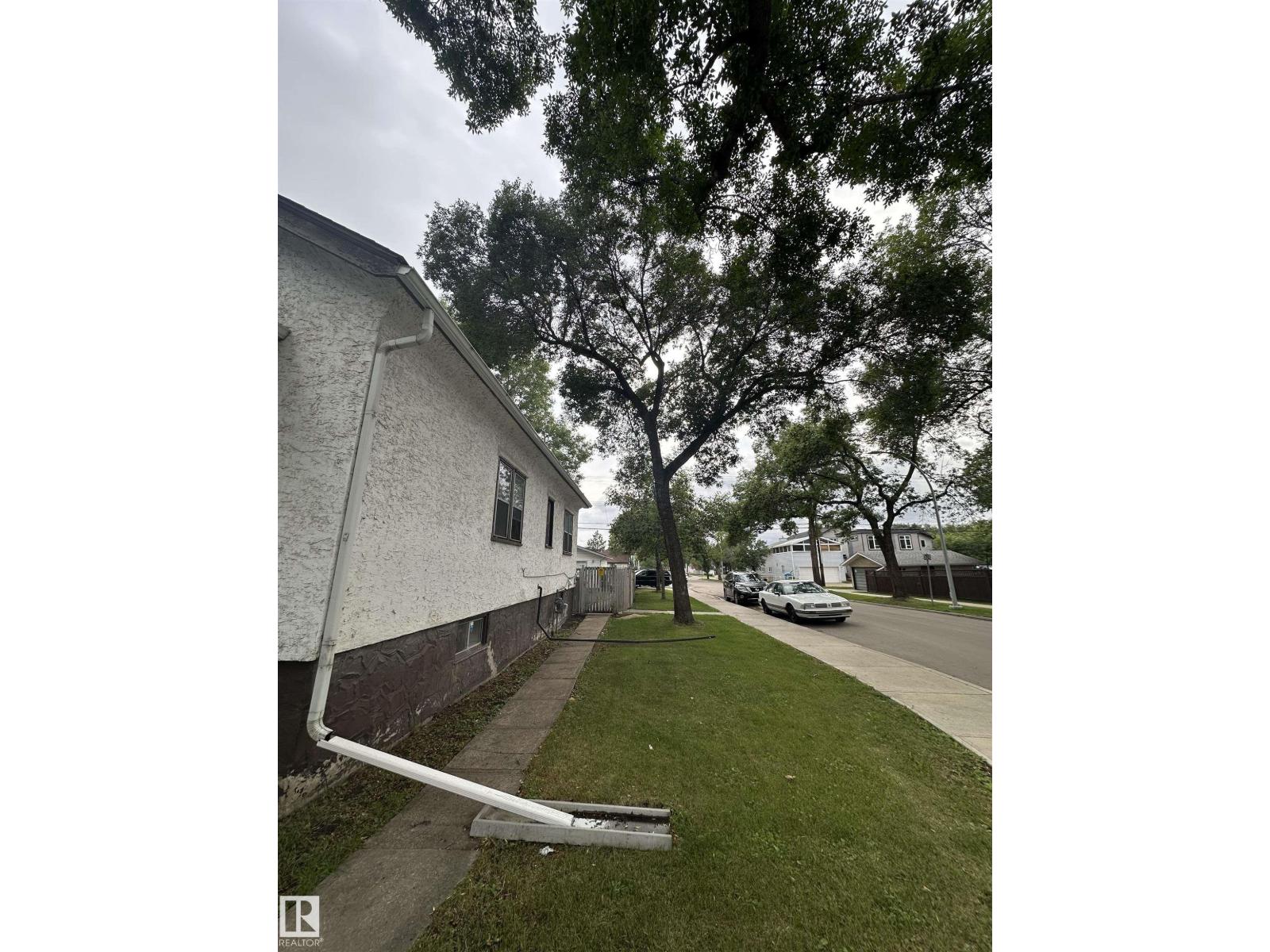 97 St Nw Unit 11548, Edmonton, AB T5G 1X8