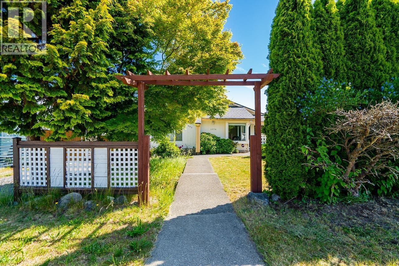 6094 Walker Ave, Burnaby, BC V5E 3B4