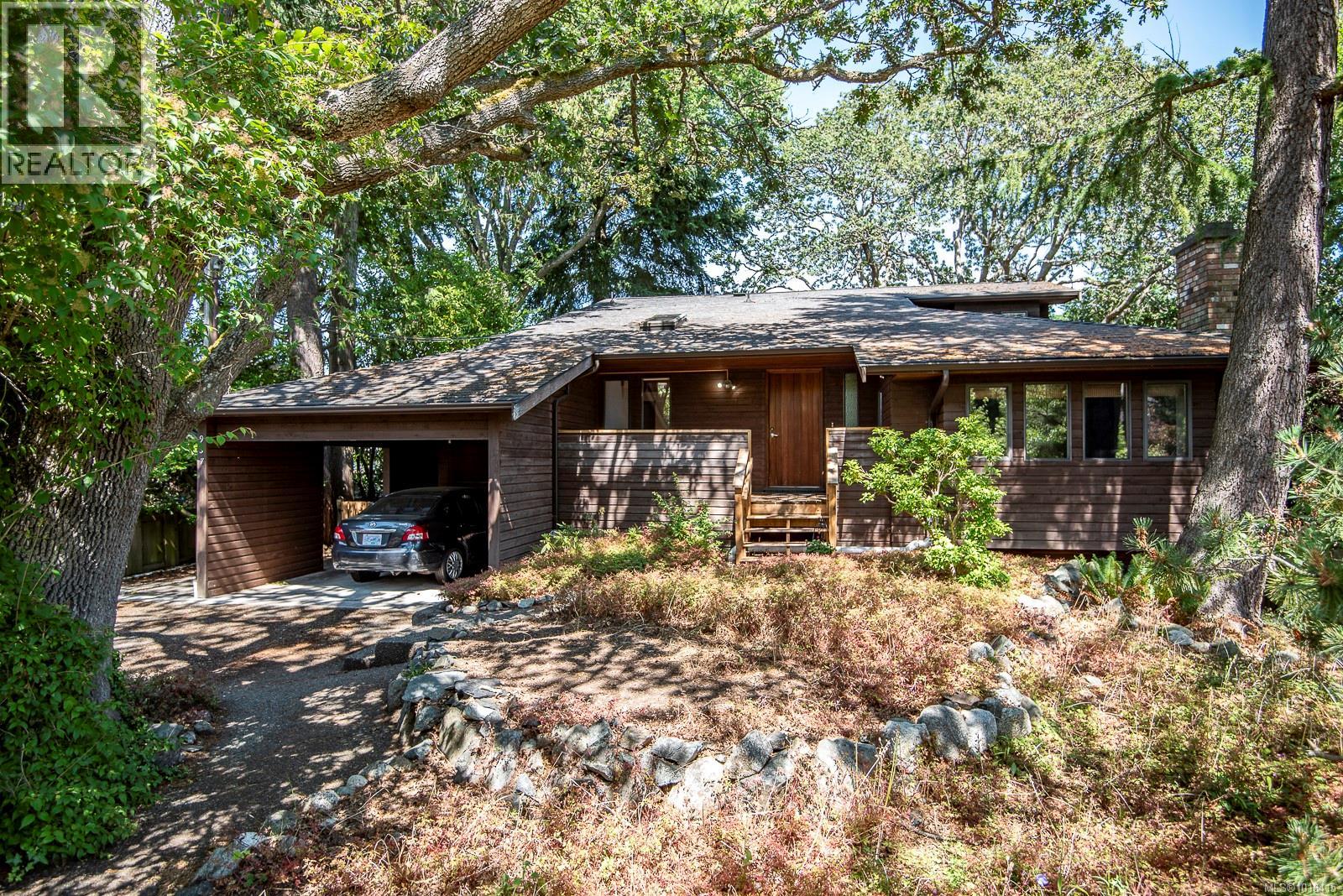 937 Pemberton Rd, Victoria, BC V8S 3R5