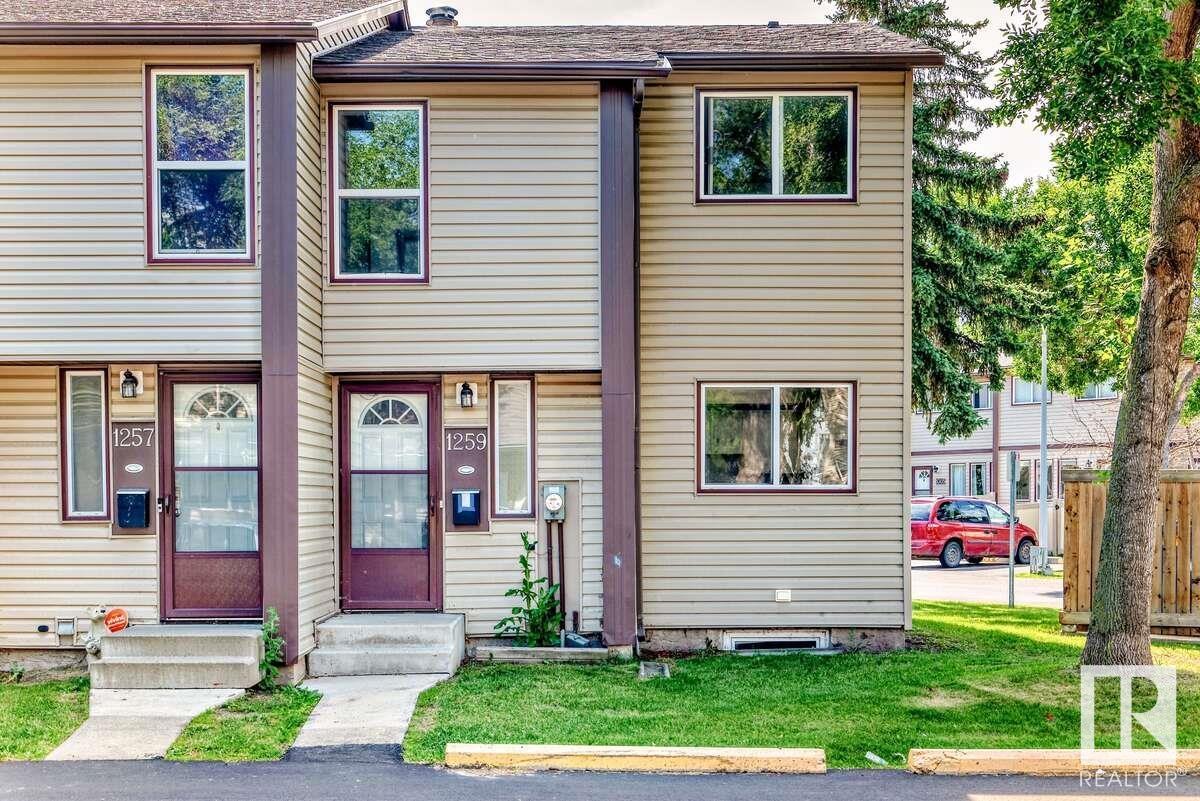 1259 Hooke Rd NW, Edmonton, AB T5A 4A4