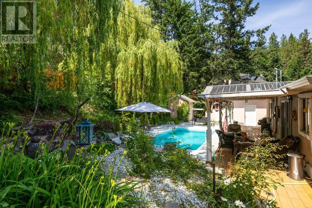 10724 Pinecrest Rd, Vernon, BC V1H 2C1