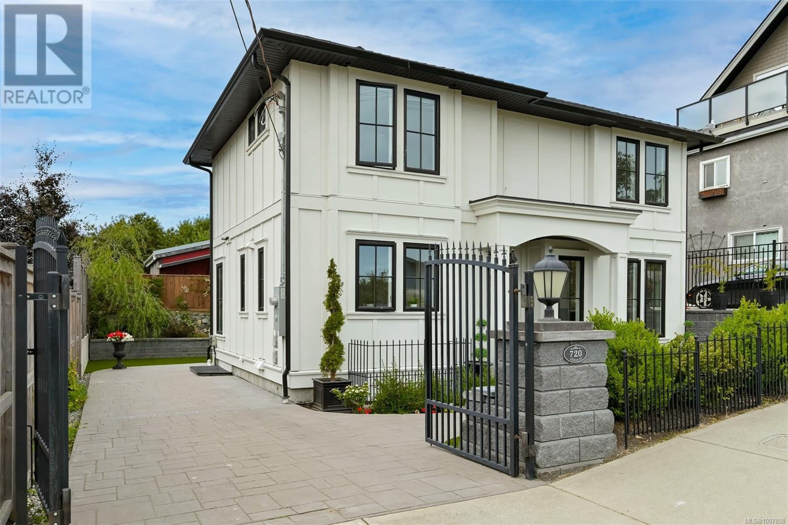 720 Alston St, Victoria, BC V9A 3K5