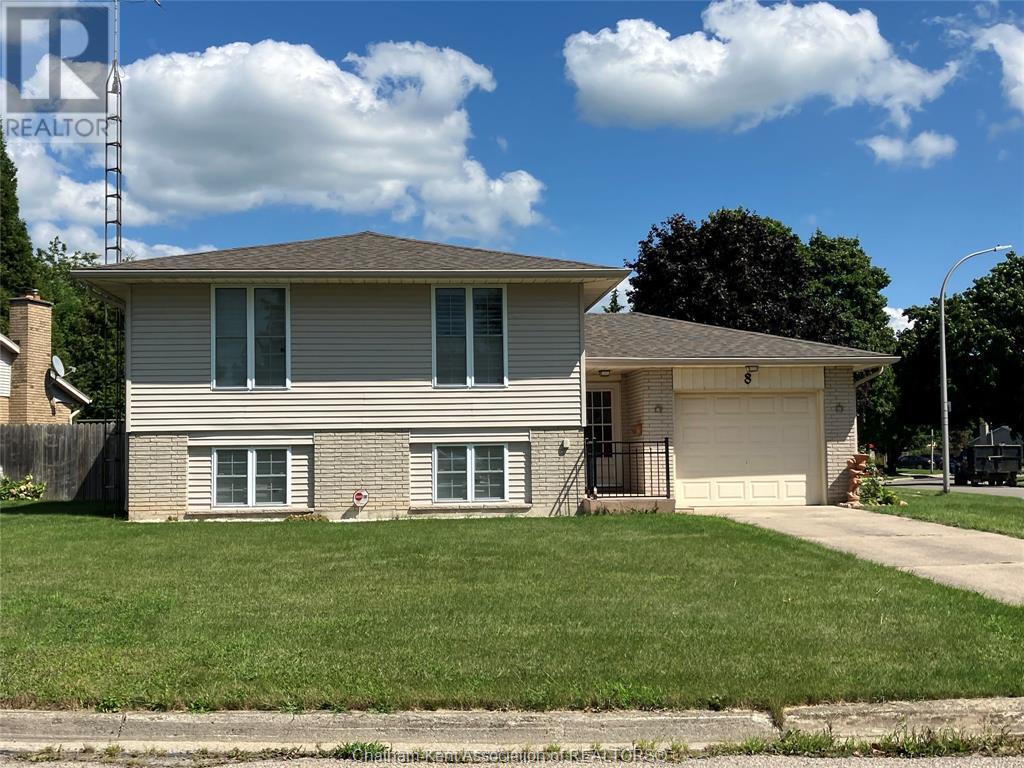 8 Regal Pl, Chatham, ON N7M 5P5