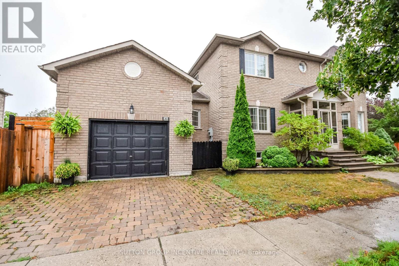 30 Bruce Cres, Barrie, ON L4N 8P6