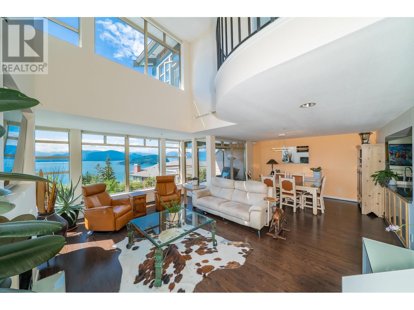 8664 Seascape Dr, West Vancouver, BC V7W 3J7