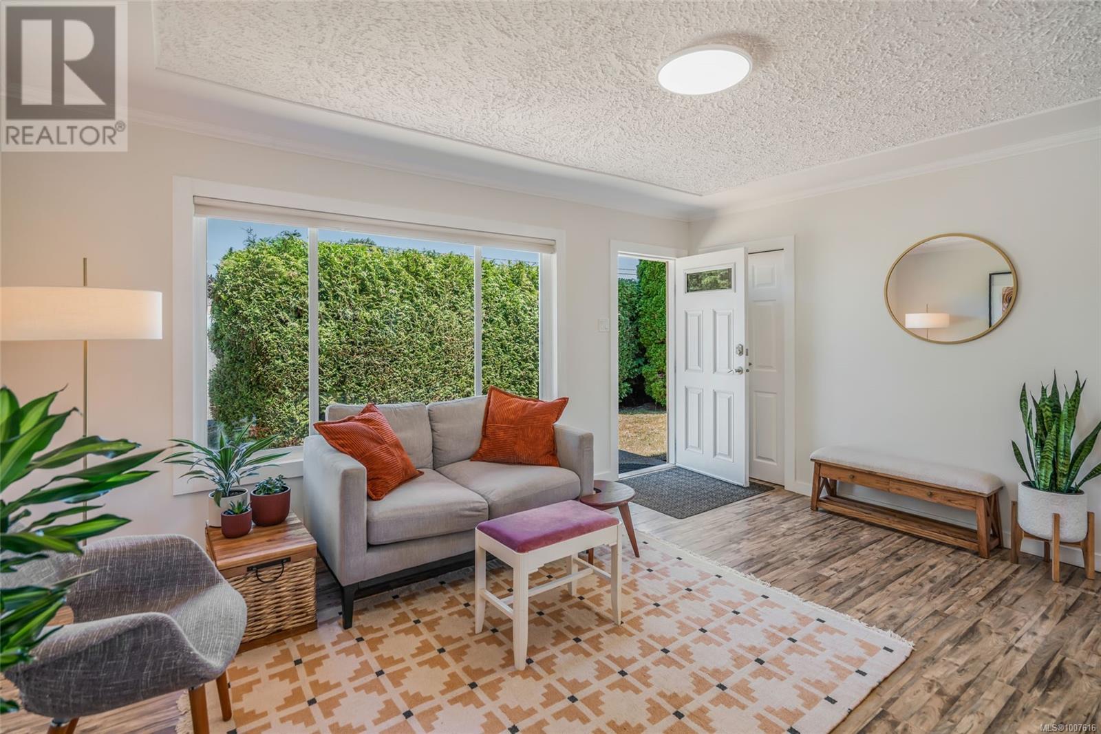 2135 Willemar Ave, Courtenay, BC V9N 3M7