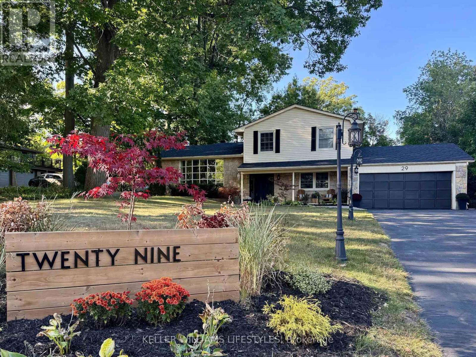 29 Park Lane Ct, London, ON N6K 1Z6
