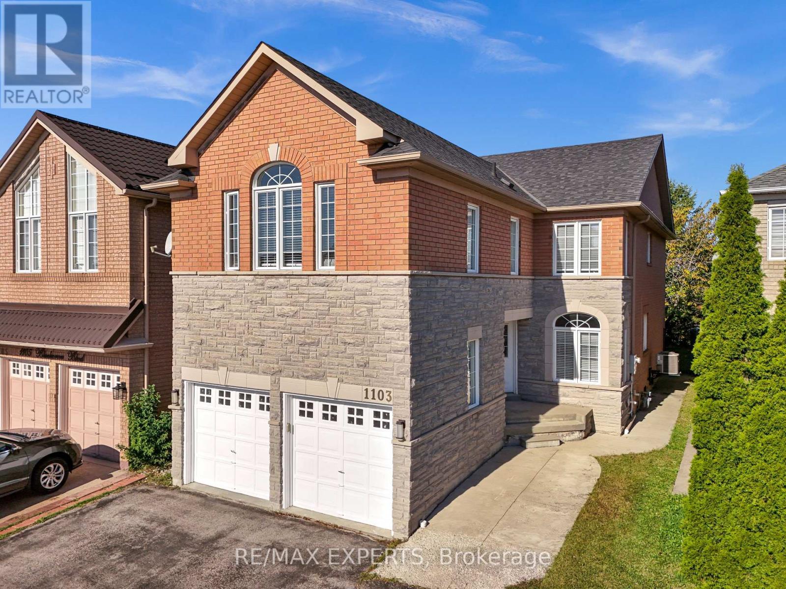 1103 Blueheron Blvd, Mississauga, ON L5V 2J7