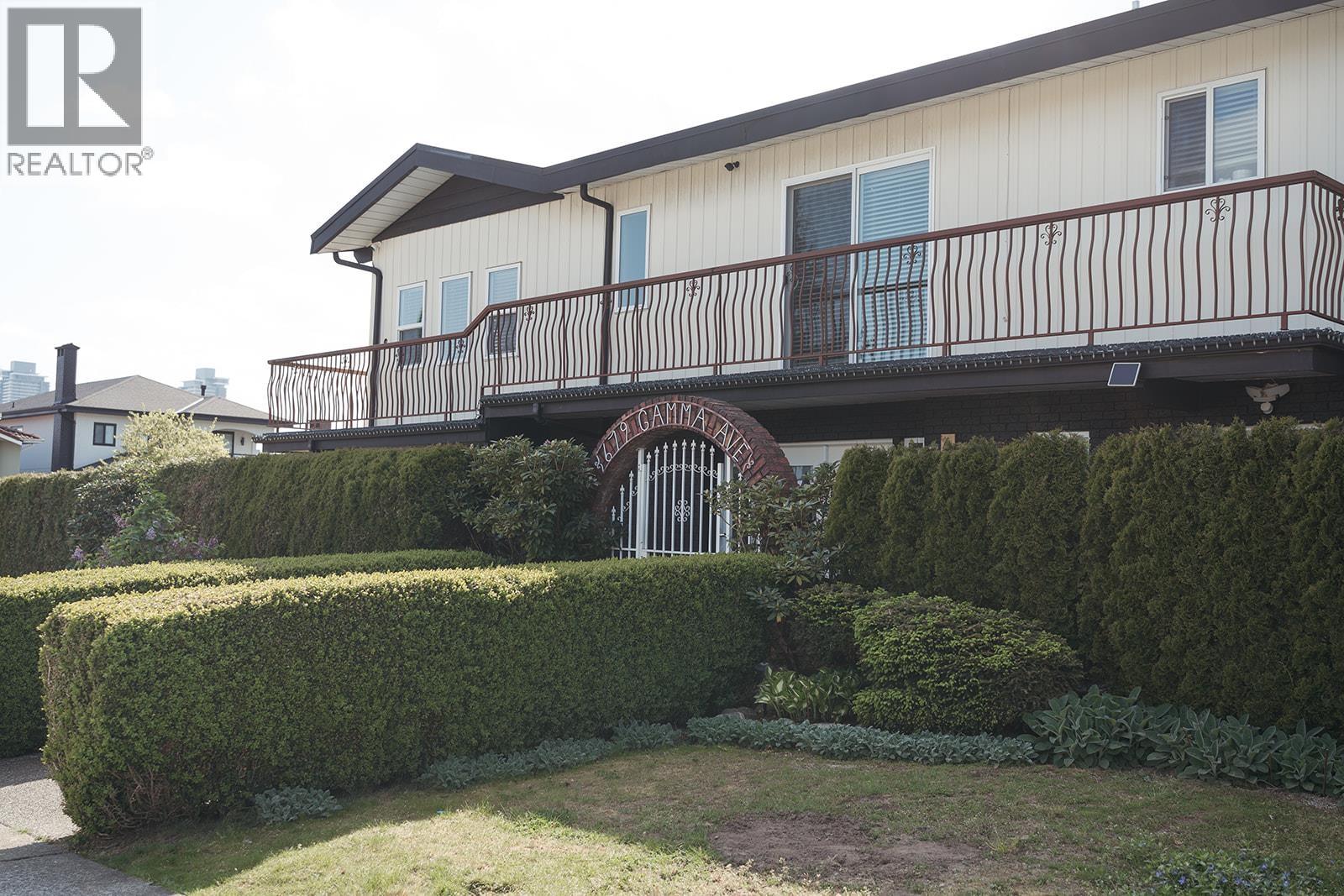 679 Gamma Ave, Burnaby, BC V5C 6A3