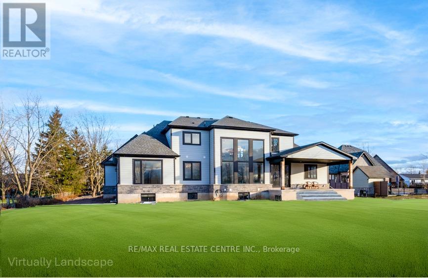 256 Mountain Rd, Grimsby, ON L3M 4E7