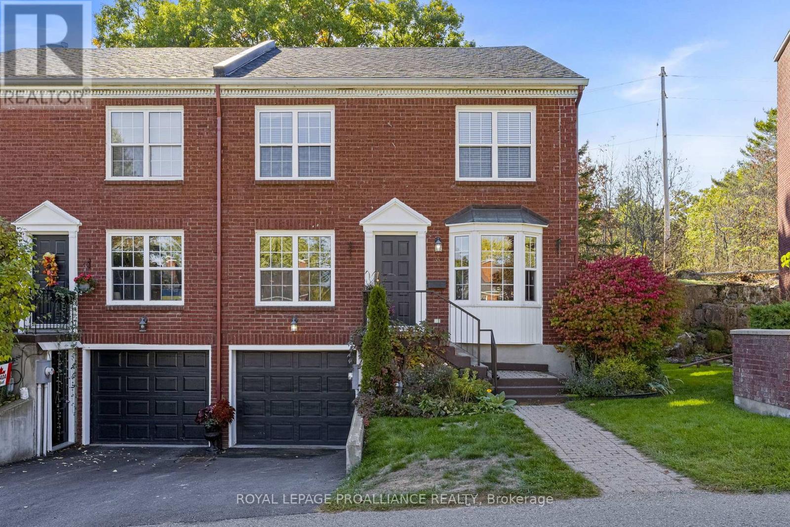 35 Country Club Pl, Brockville, ON K6V 6T6