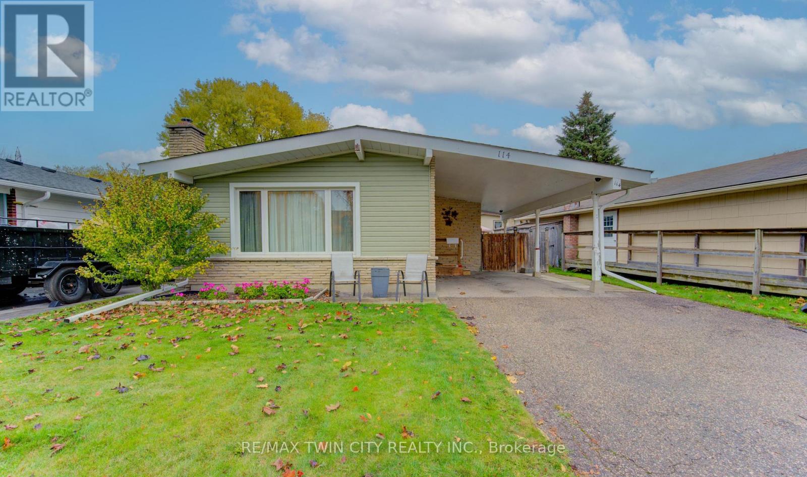 114 Selkirk Dr, Kitchener, ON N2E 1M4