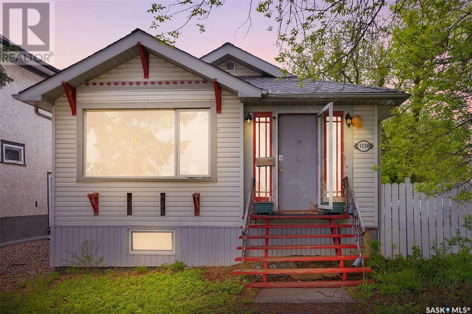 1238 Elphinstone St, Regina, SK S4T 3M3